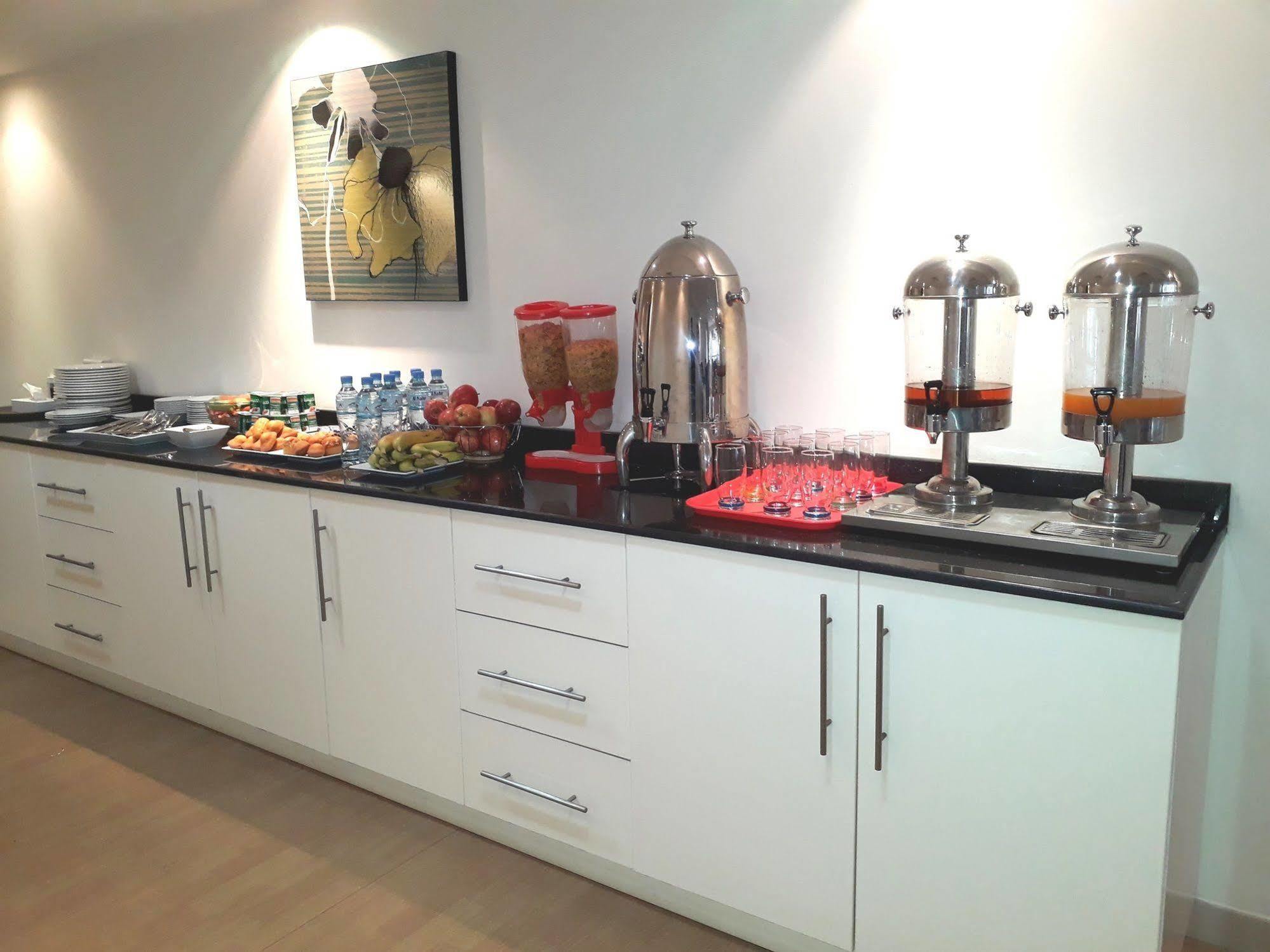 Al Waleed Palace Hotel Apartment Al Barsha Dubai Eksteriør bilde